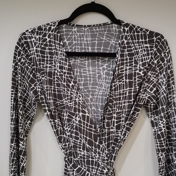 Print Wrap Dress - Picture 2 of 3